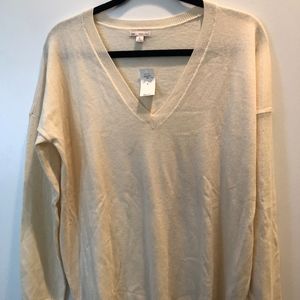 NWT GAP V-neck pull over sweater, Size M